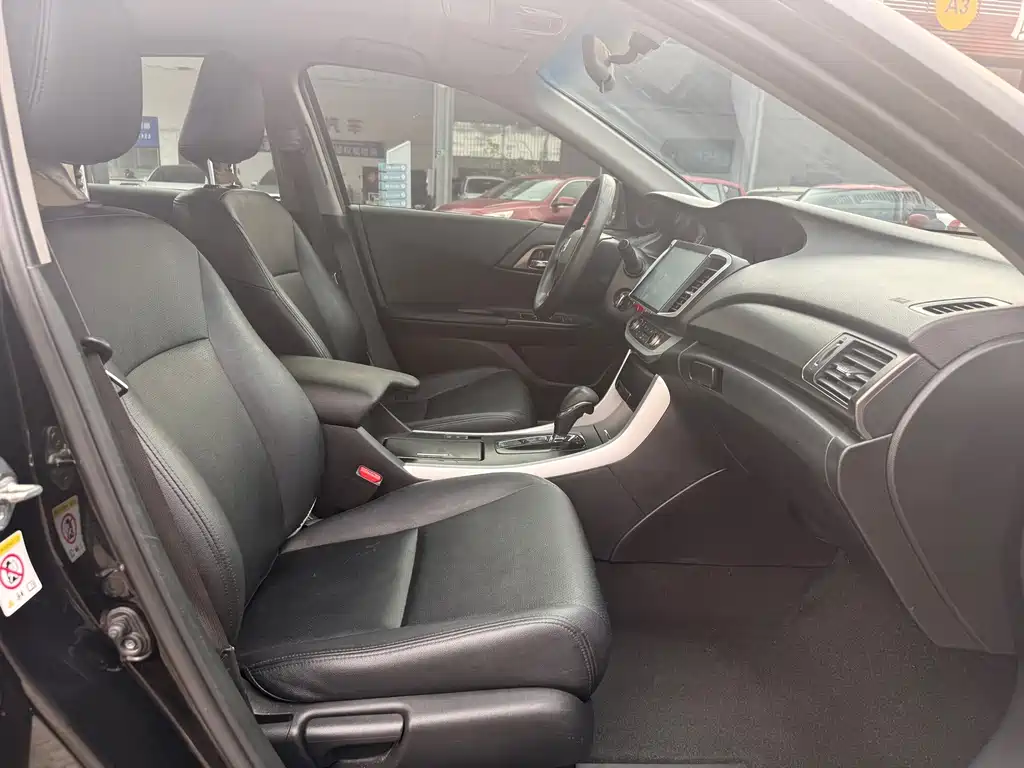 Honda Accord — миниатюра 8
