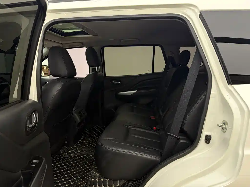 Nissan Terra — миниатюра 7