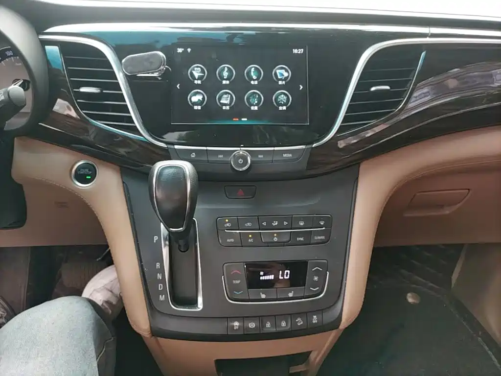 Buick GL8 — миниатюра 13