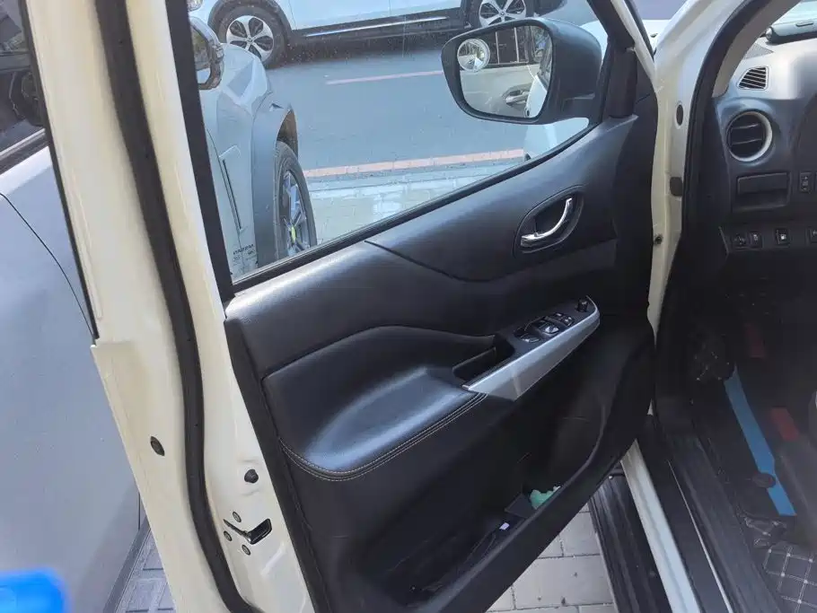 Nissan Terra — миниатюра 7