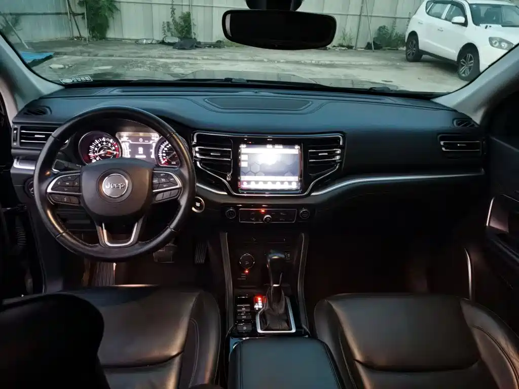 Jeep Commander — миниатюра 6