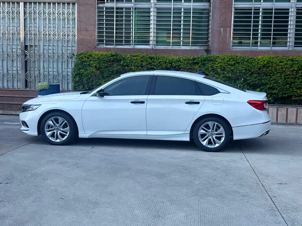 Honda Accord 2018 260TURBO Elite V