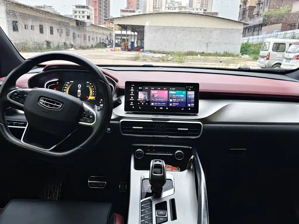 Geely Binyue — миниатюра 13