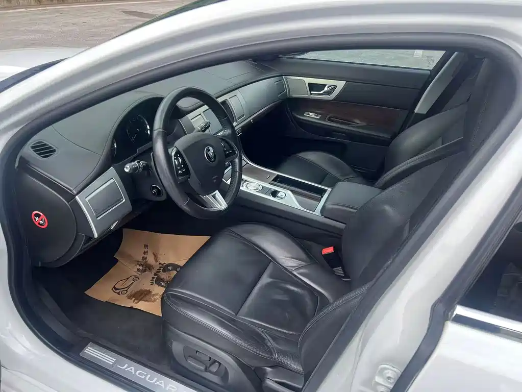 Jaguar XF — миниатюра 9