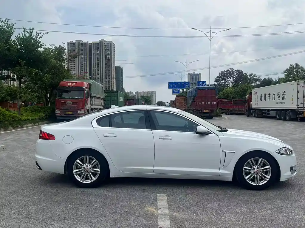 Jaguar XF — миниатюра 8