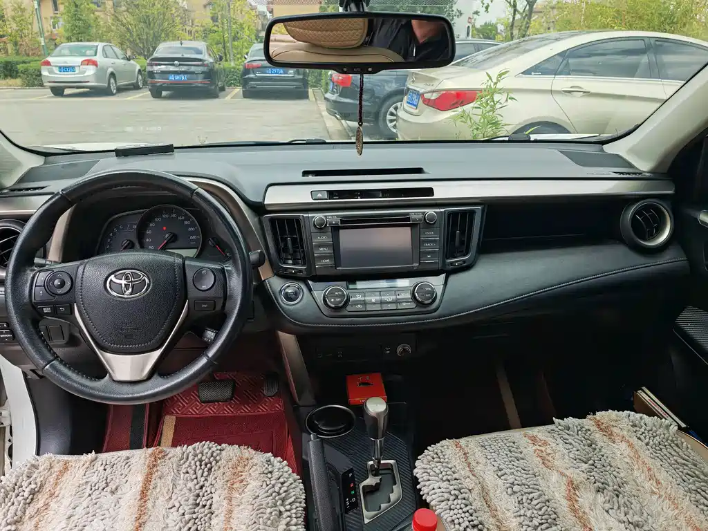 Toyota RAV4 — миниатюра 9