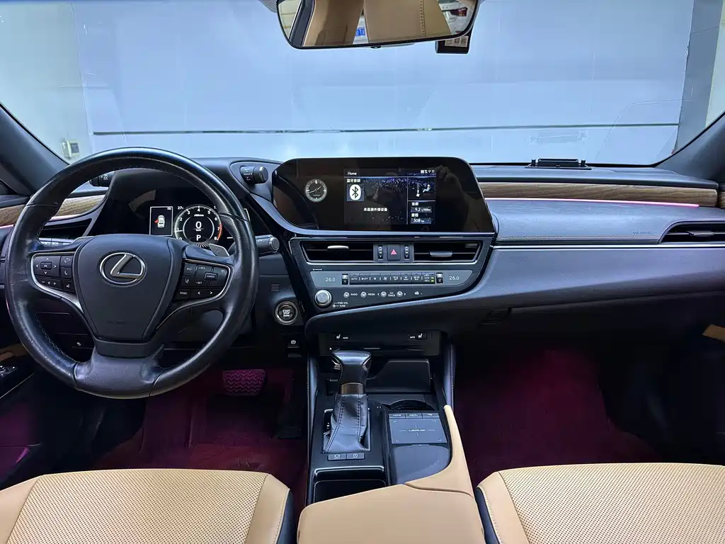 Lexus ES 2021 200