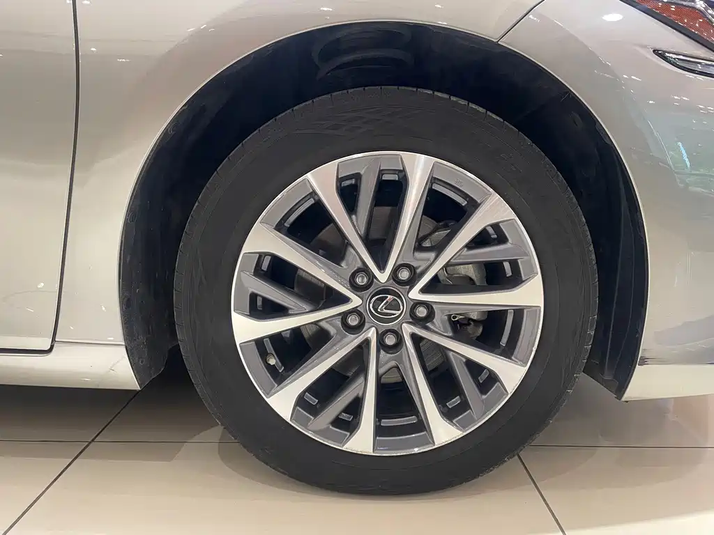 Lexus ES — миниатюра 5