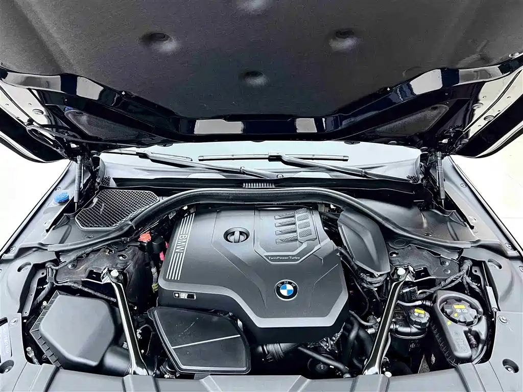 BMW 7 Series — миниатюра 12