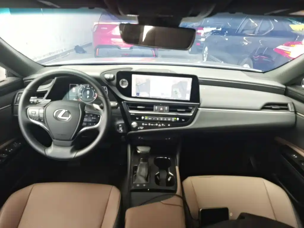Lexus ES — миниатюра 10