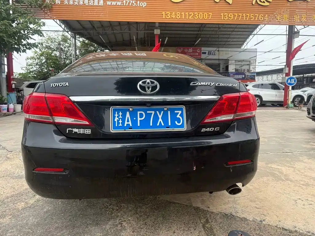 Toyota Camry — миниатюра 4