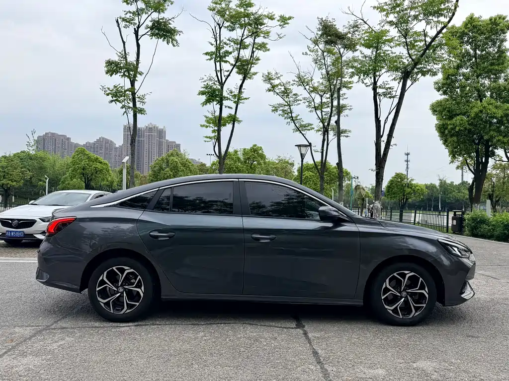 MG 5 2021 180DVVT CVT Luxury