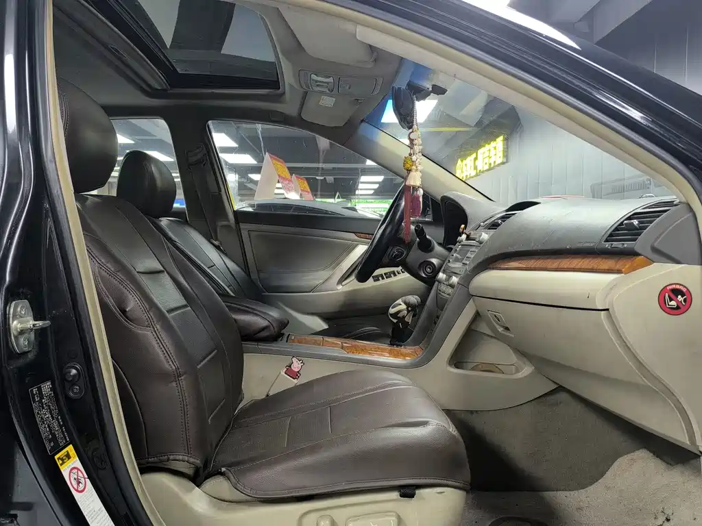 Toyota Camry — миниатюра 10