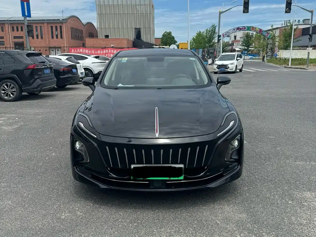 Hongqi E-QM5