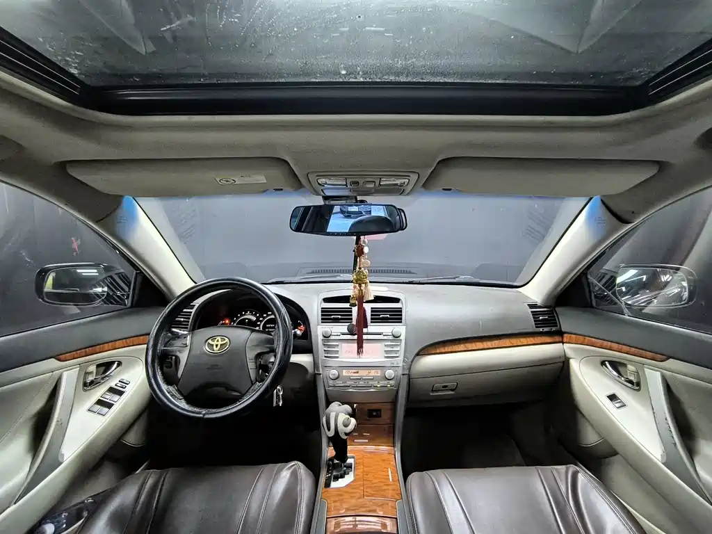 Toyota Camry — миниатюра 9