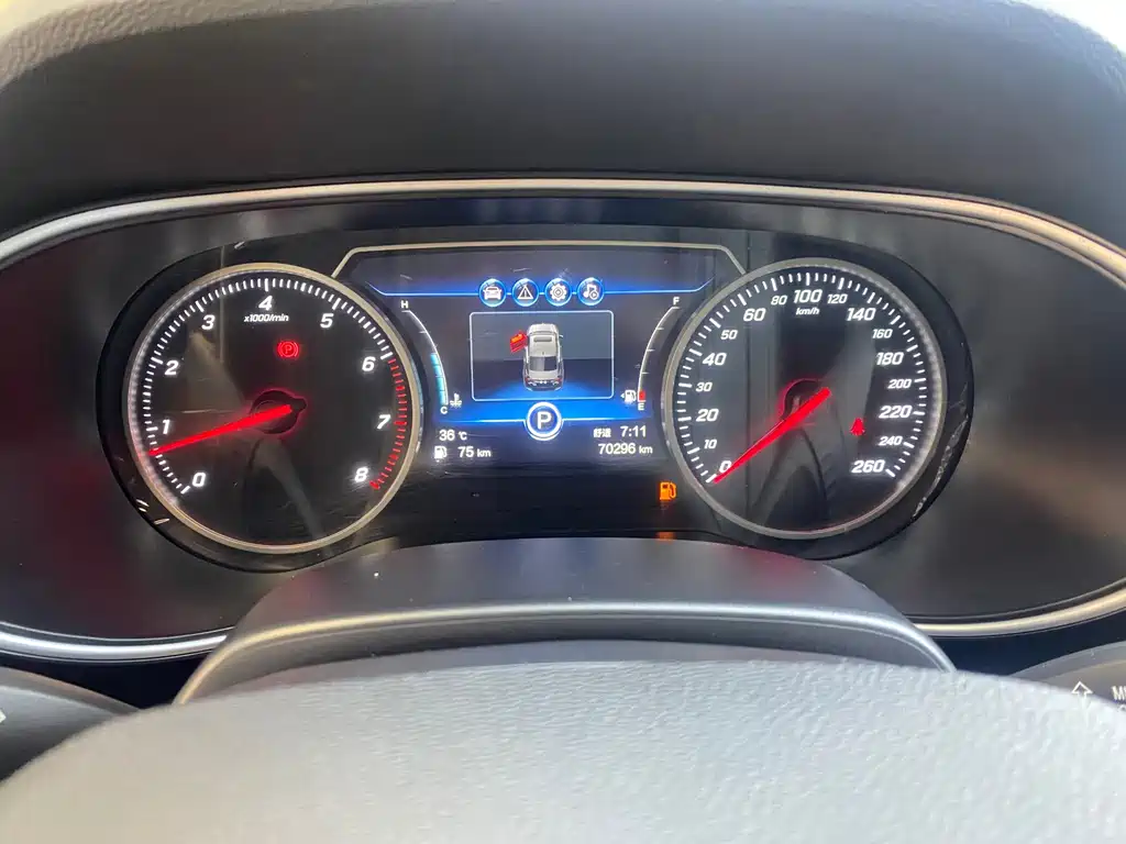 Hongqi Hongqi H5 — миниатюра 9