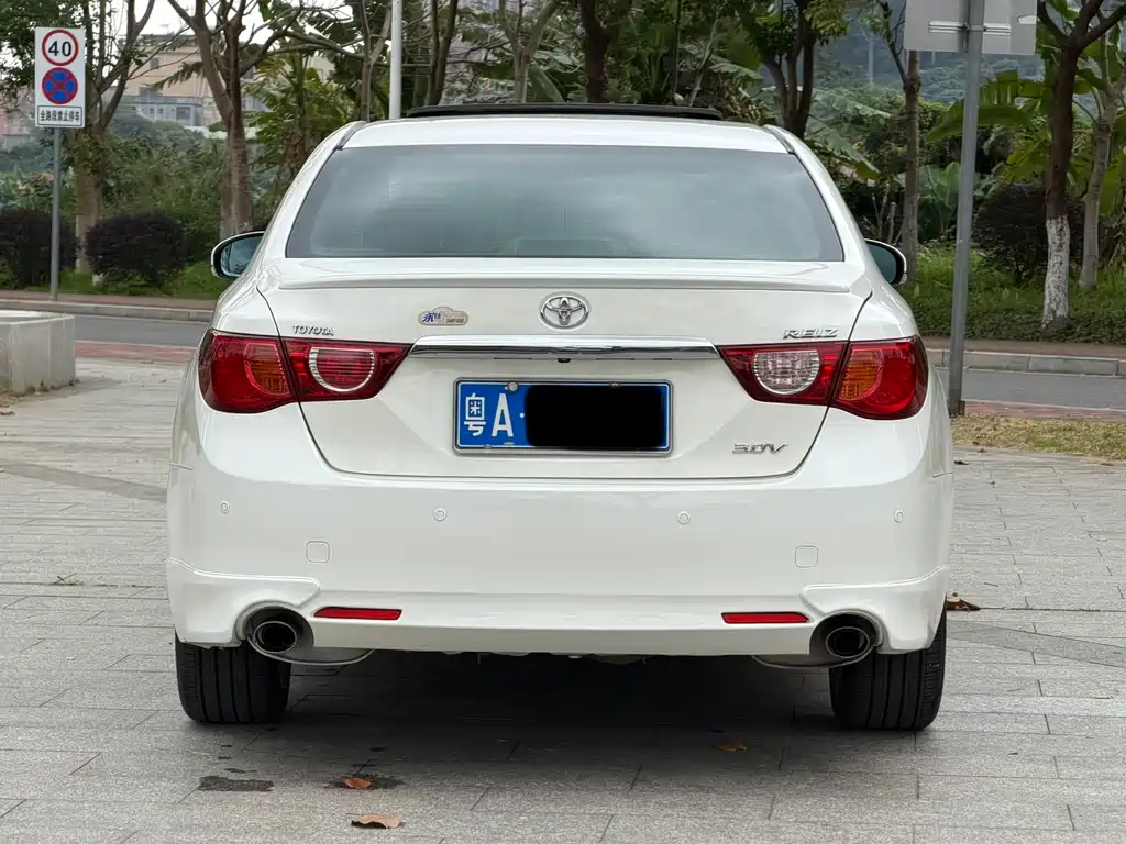 Toyota Reiz 2010 3.0V Flagship