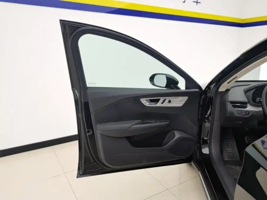 Hongqi Hongqi E-QM5 — миниатюра 7