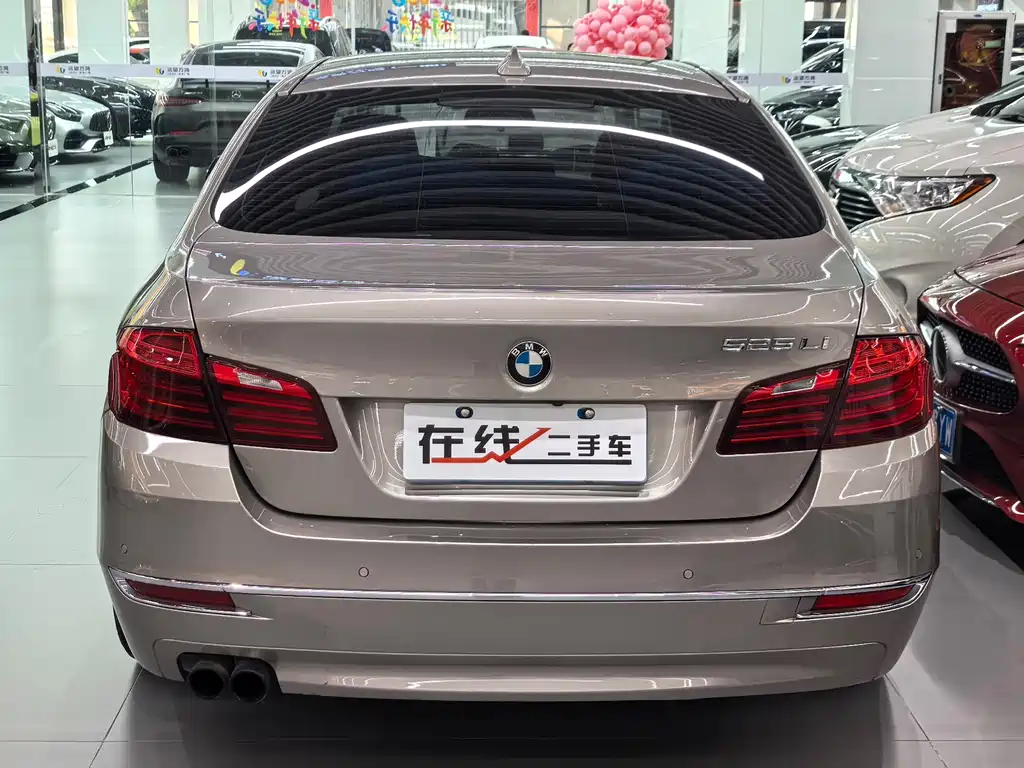 BMW 5 Series — миниатюра 9