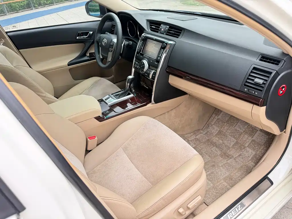 Toyota Reiz 2010 3.0V Flagship