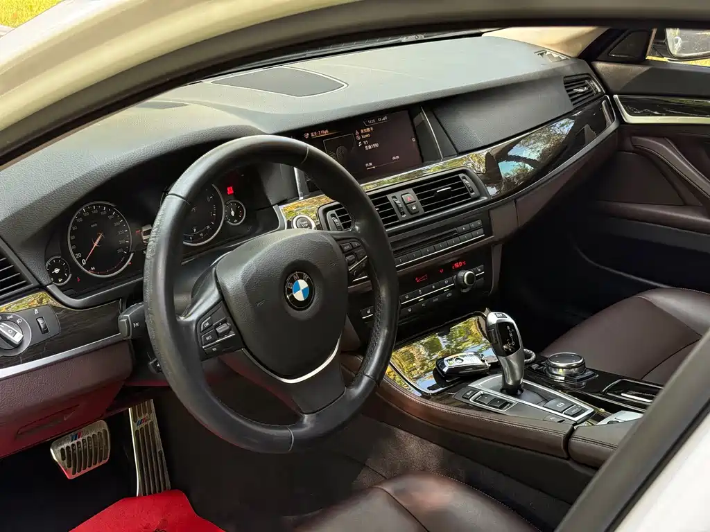 BMW 5 Series — миниатюра 14