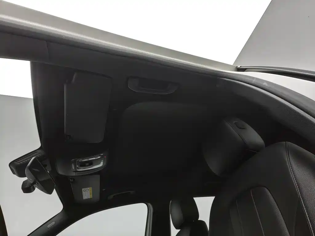 Mercedes-Benz GLB — миниатюра 14