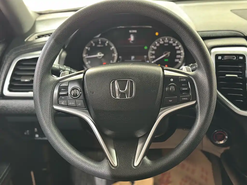 HONDA UR V