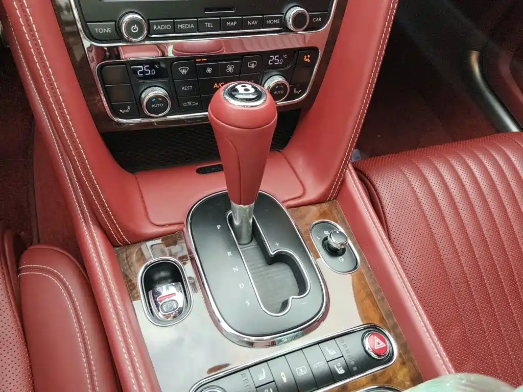 Bentley Flying Spur — миниатюра 7