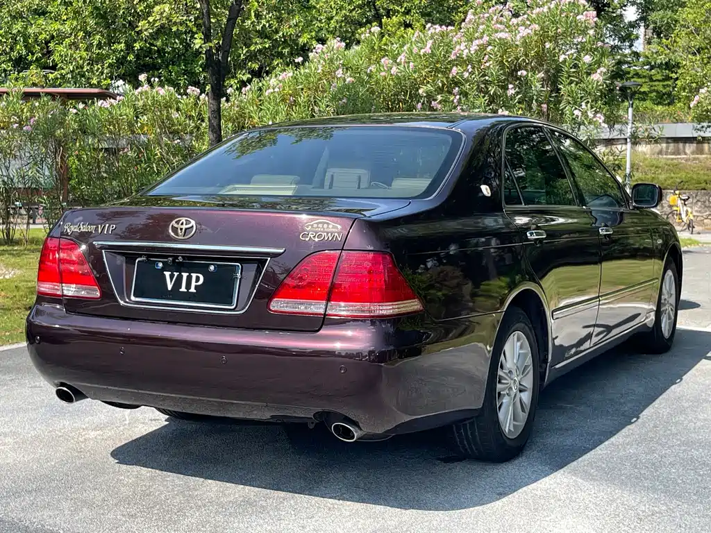 Toyota Crown — миниатюра 7