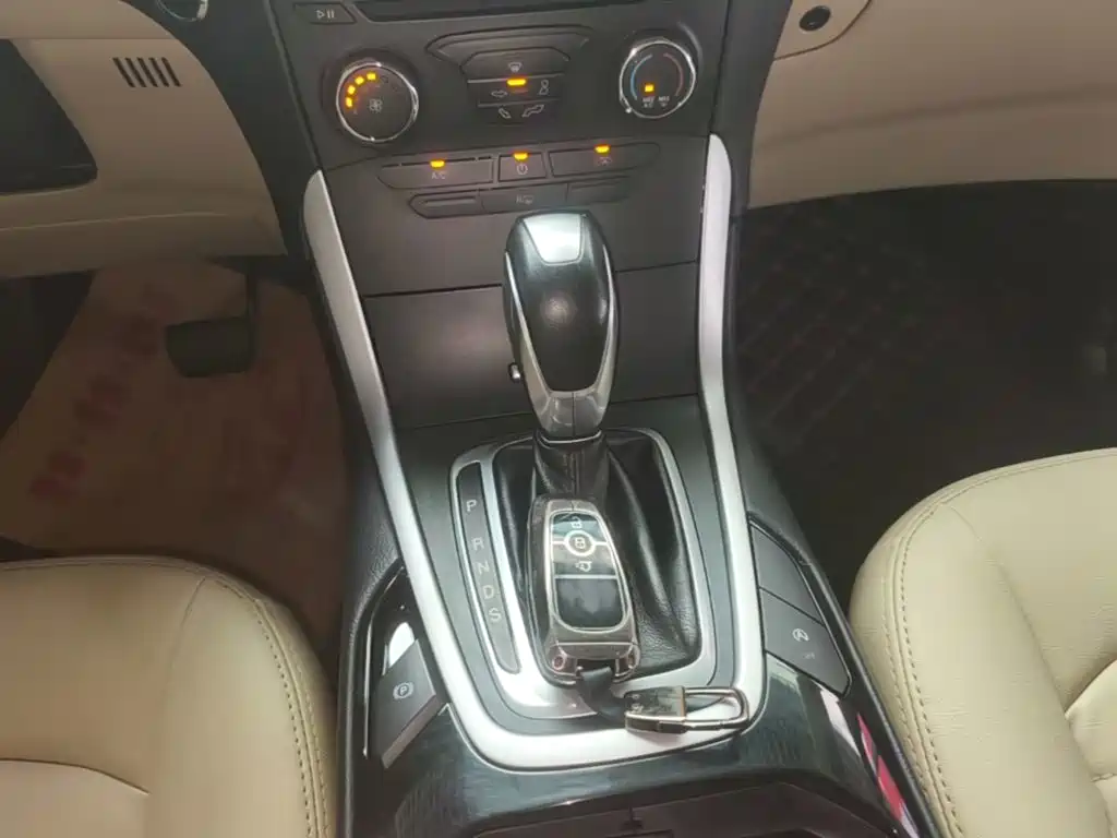 Ford Edge — миниатюра 14