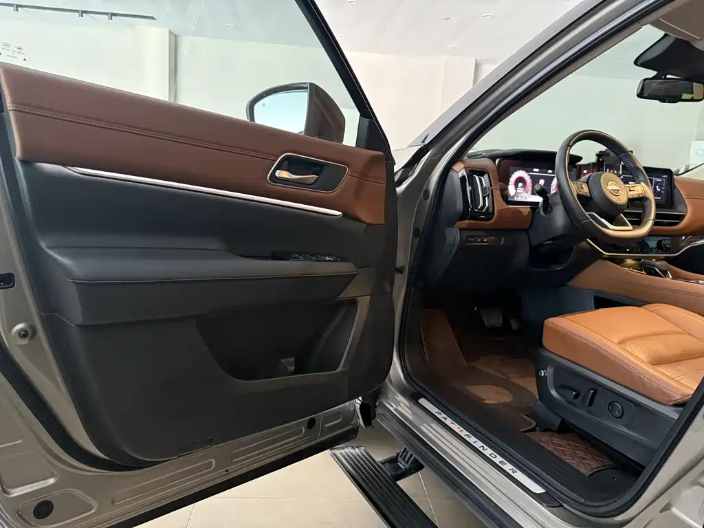 NISSAN EXPLORING THE LAND