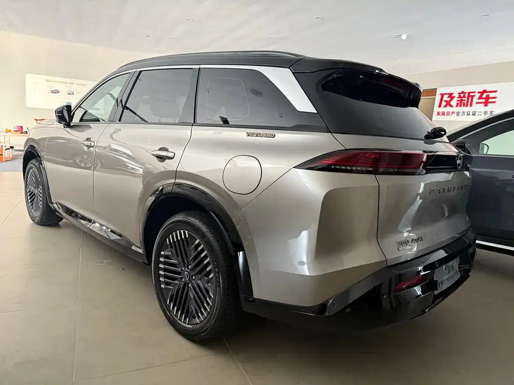 NISSAN EXPLORING THE LAND