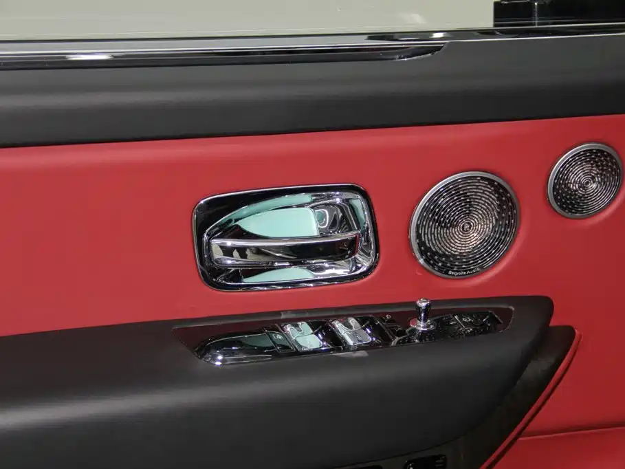 Rolls-Royce Cullinan — миниатюра 30