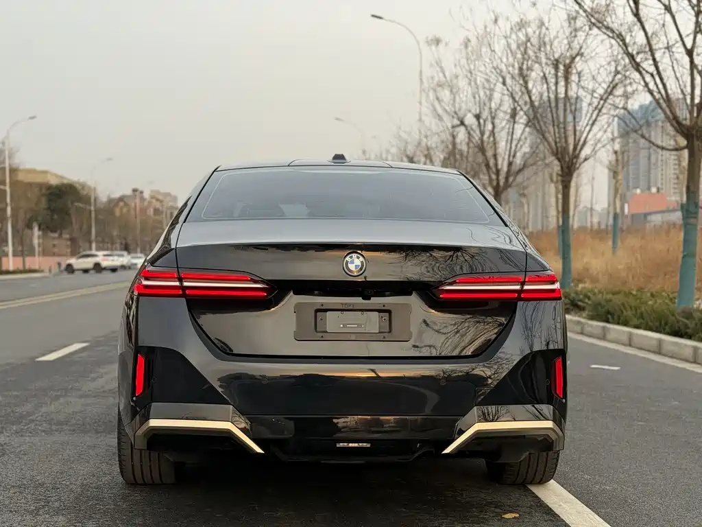 BMW I5