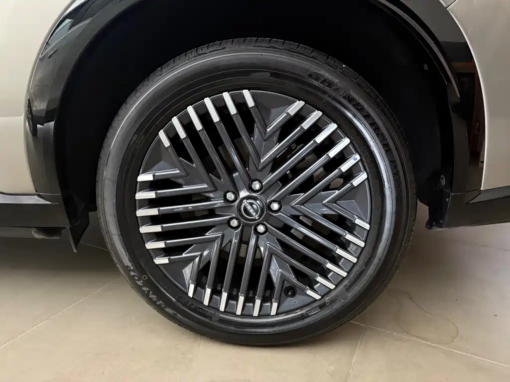 NISSAN EXPLORING THE LAND