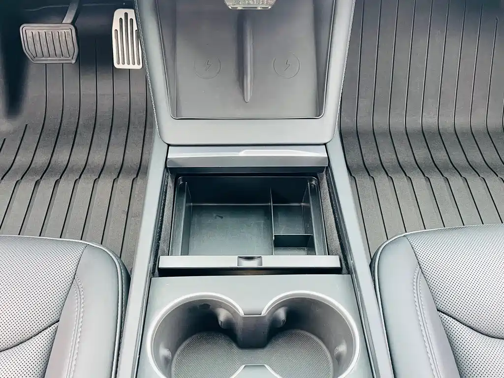 Tesla Model 3 — миниатюра 24