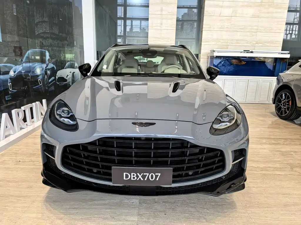 Aston Martin DBX 2025 4.0T V8 707