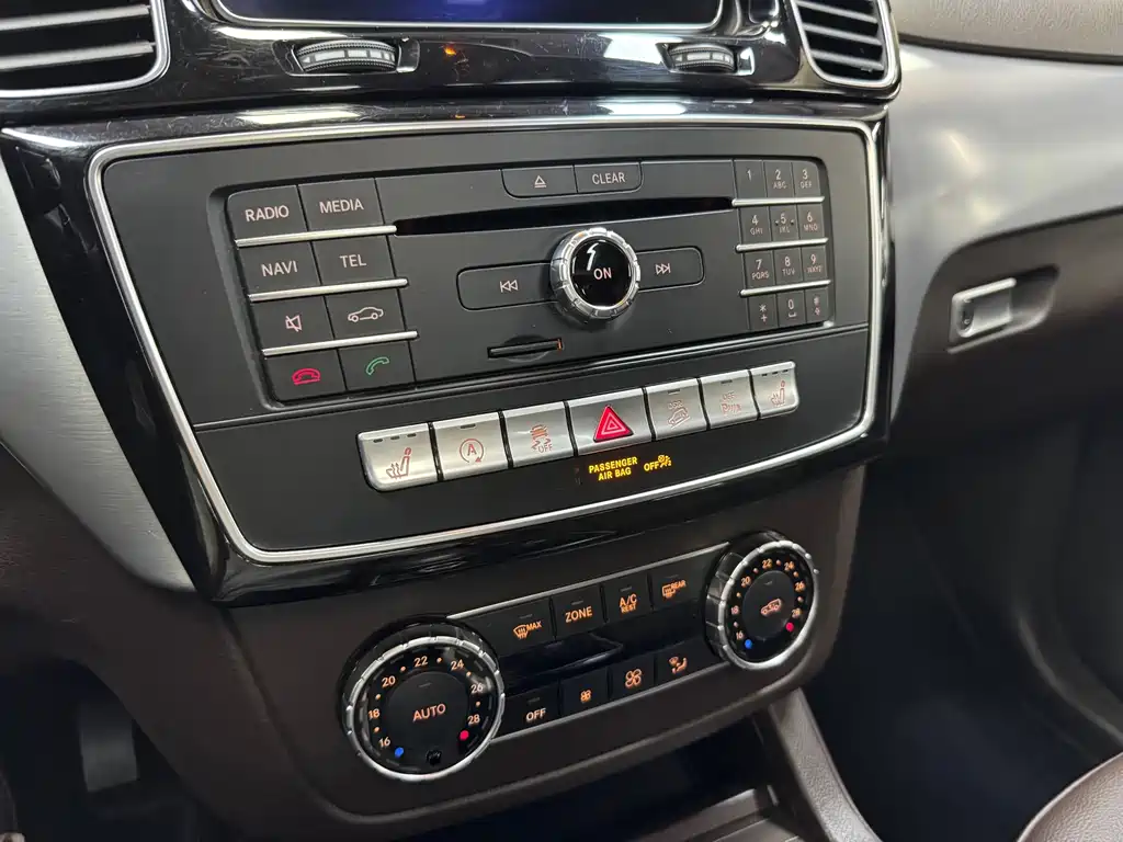 Mercedes-Benz GLE (Import) — миниатюра 27