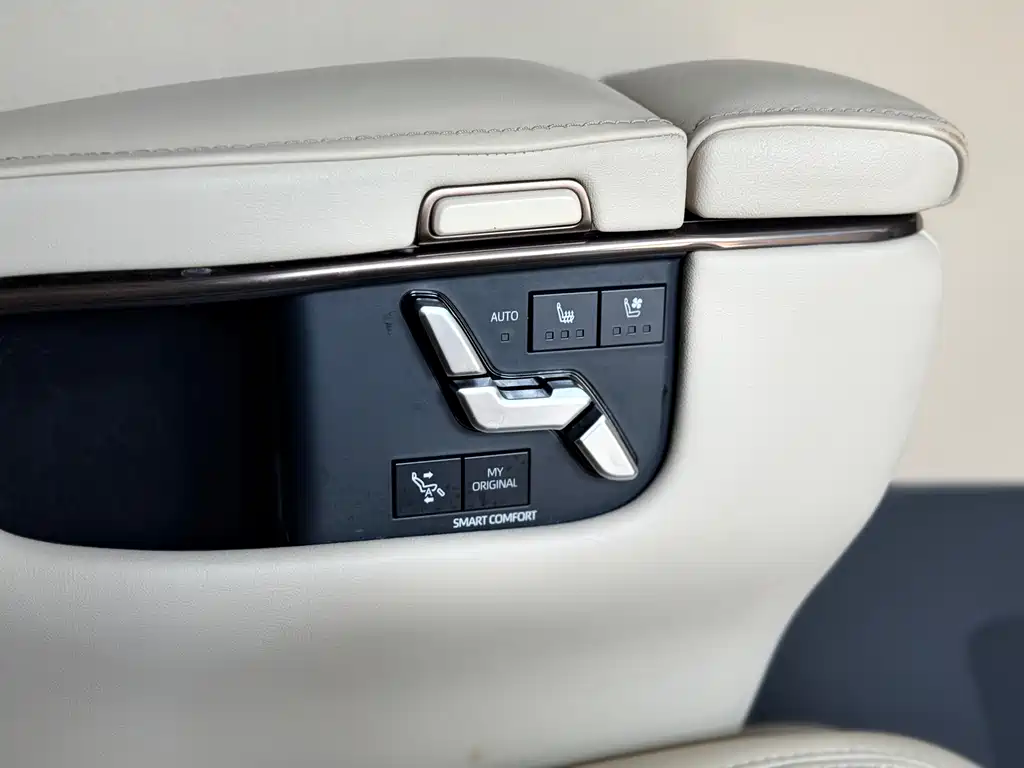 Toyota Alphard — миниатюра 15