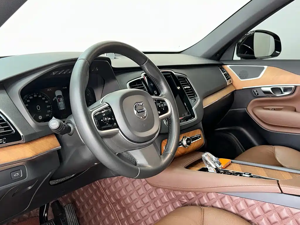 Volvo XC90 2022 B6 Luxury 7 мест