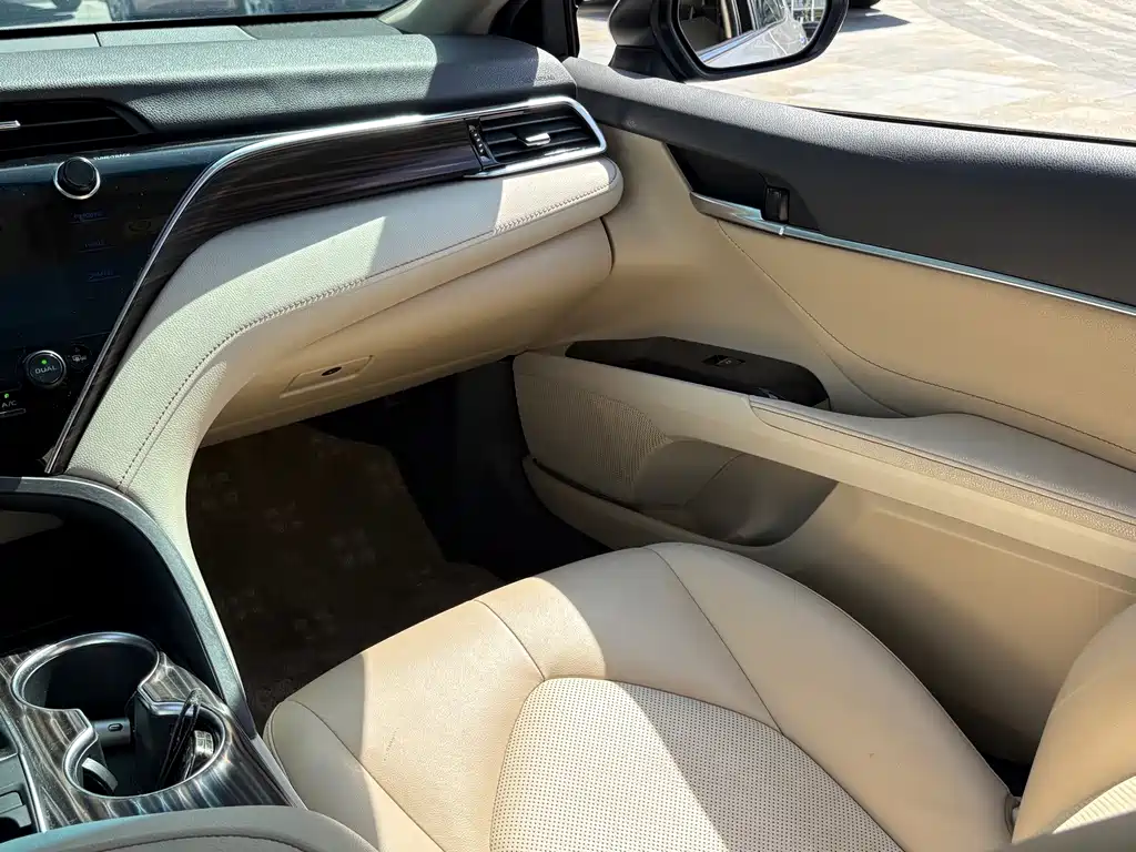 Toyota Camry — миниатюра 10