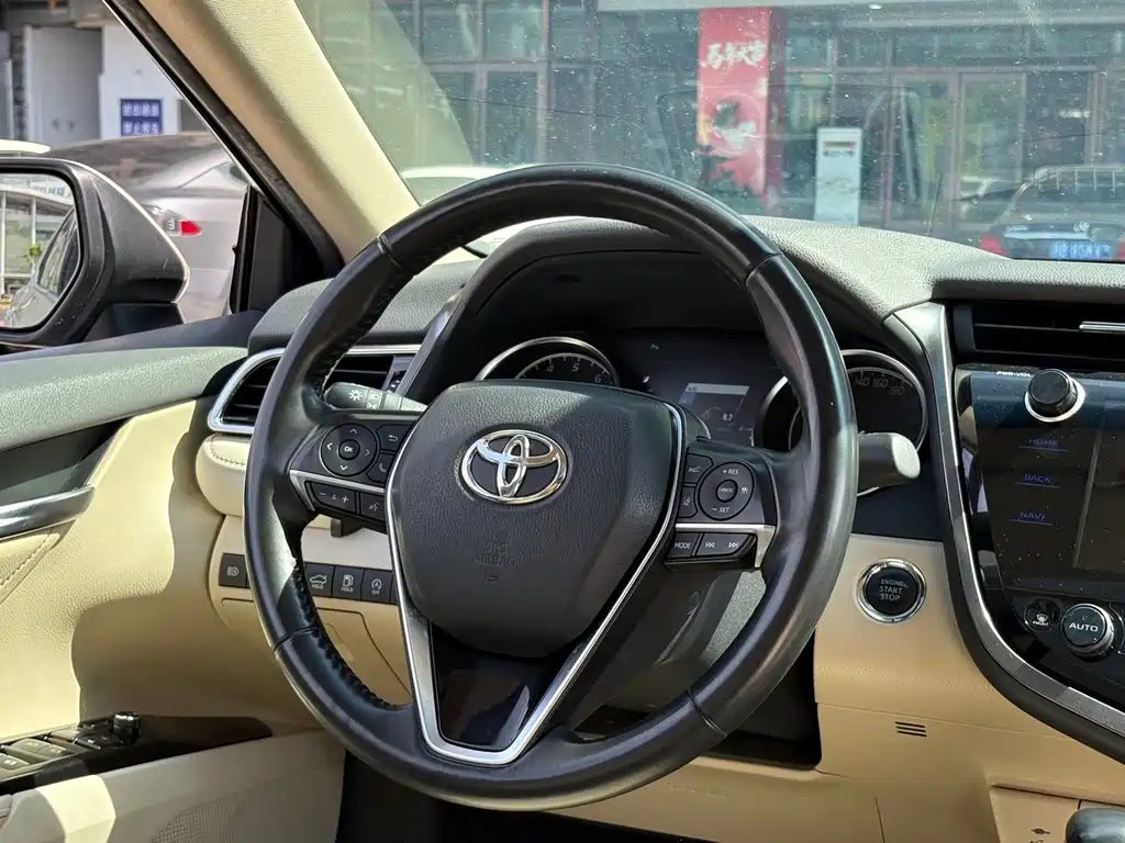 Toyota Camry — миниатюра 8