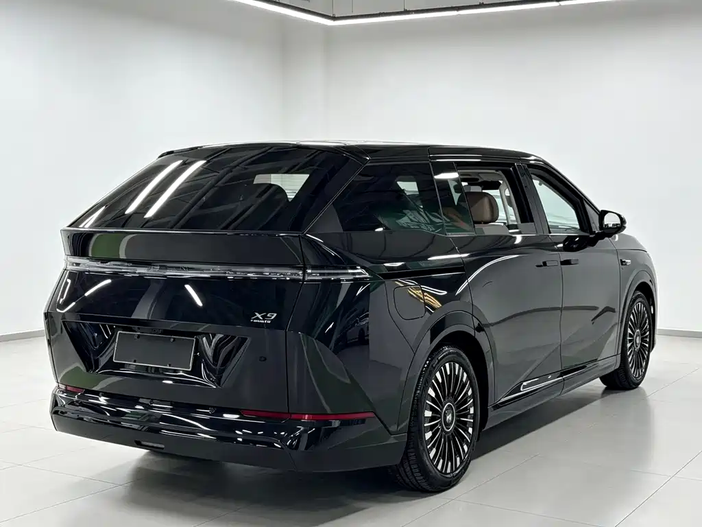 XPeng X9 — миниатюра 4