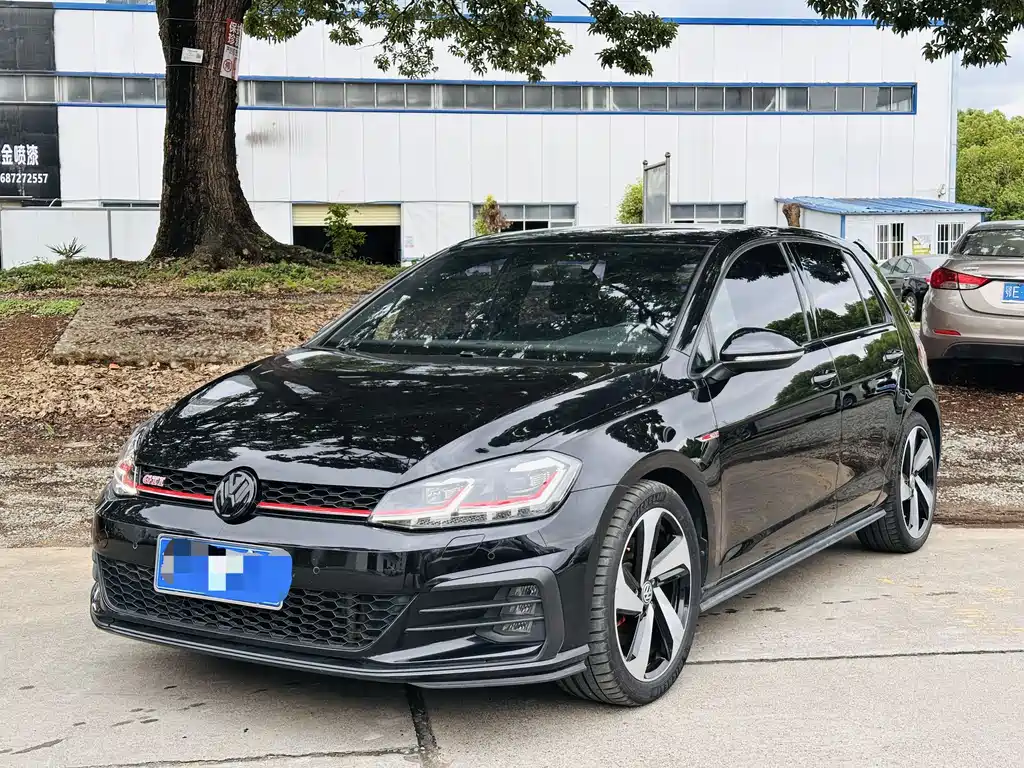 Купить Volkswagen Golf GTI
