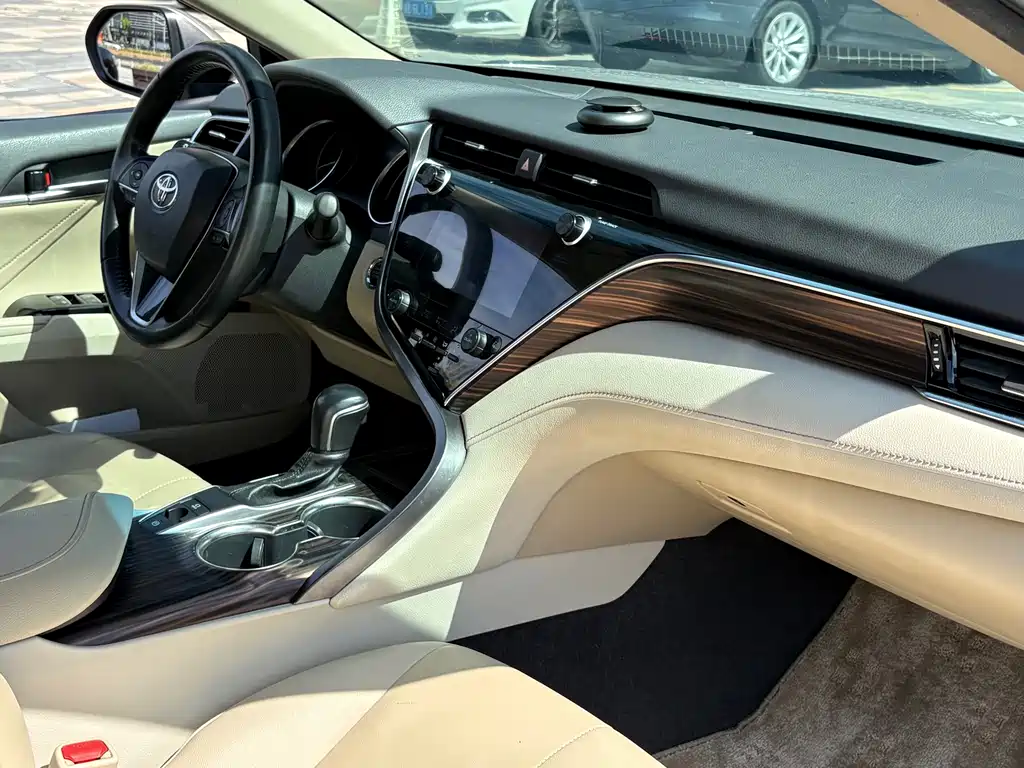 Toyota Camry — миниатюра 9