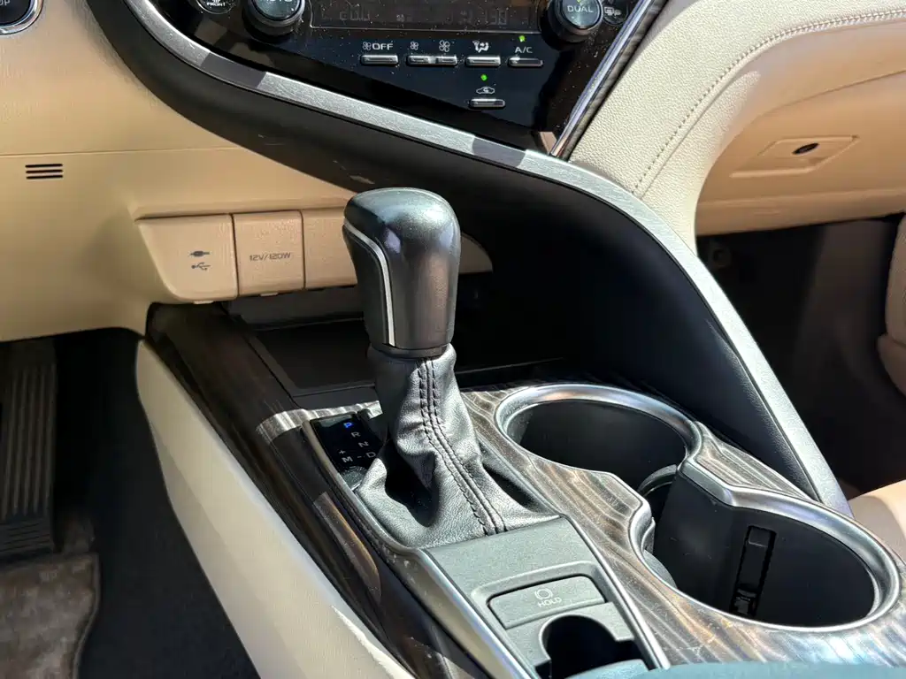Toyota Camry — миниатюра 11