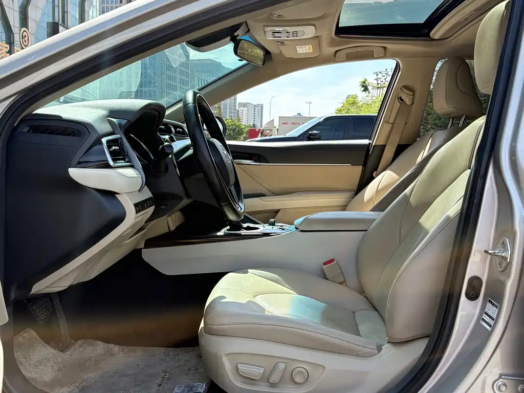 Toyota Camry — миниатюра 5
