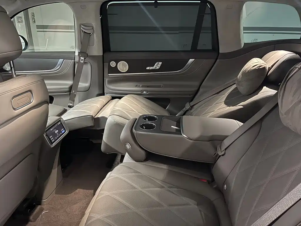 AITO ASK THE WORLD M9