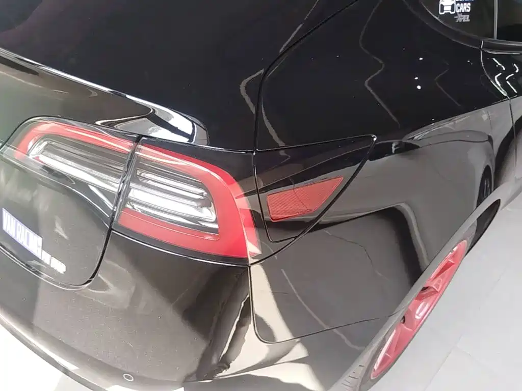 Tesla Model 3 — миниатюра 8