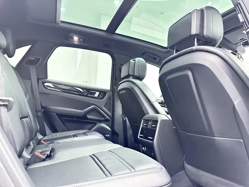Porsche Cayenne — миниатюра 15